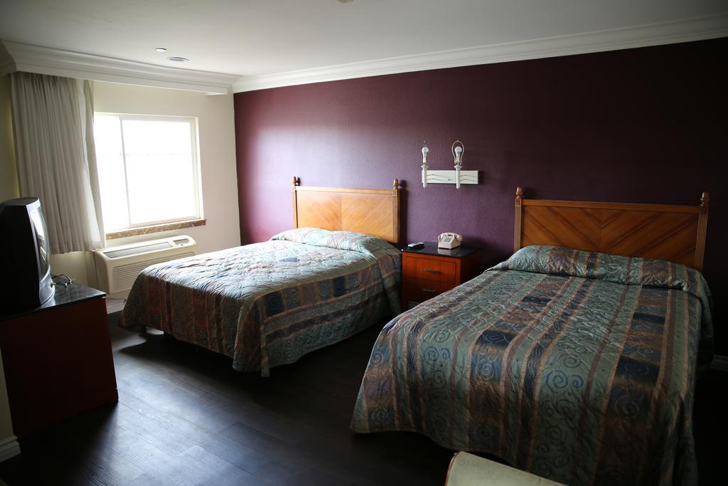 Chateau Inn & Suites ダウニー エクステリア 写真