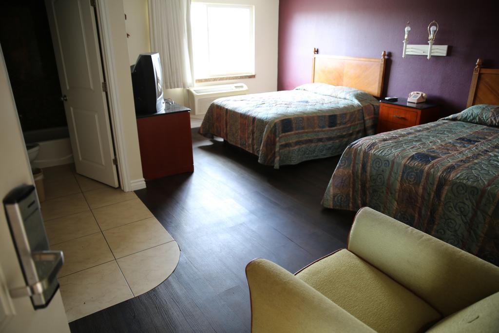 Chateau Inn & Suites ダウニー エクステリア 写真