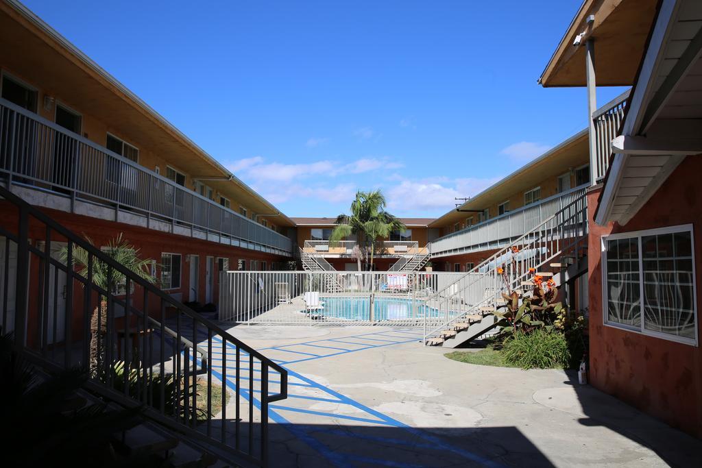 Chateau Inn & Suites ダウニー エクステリア 写真