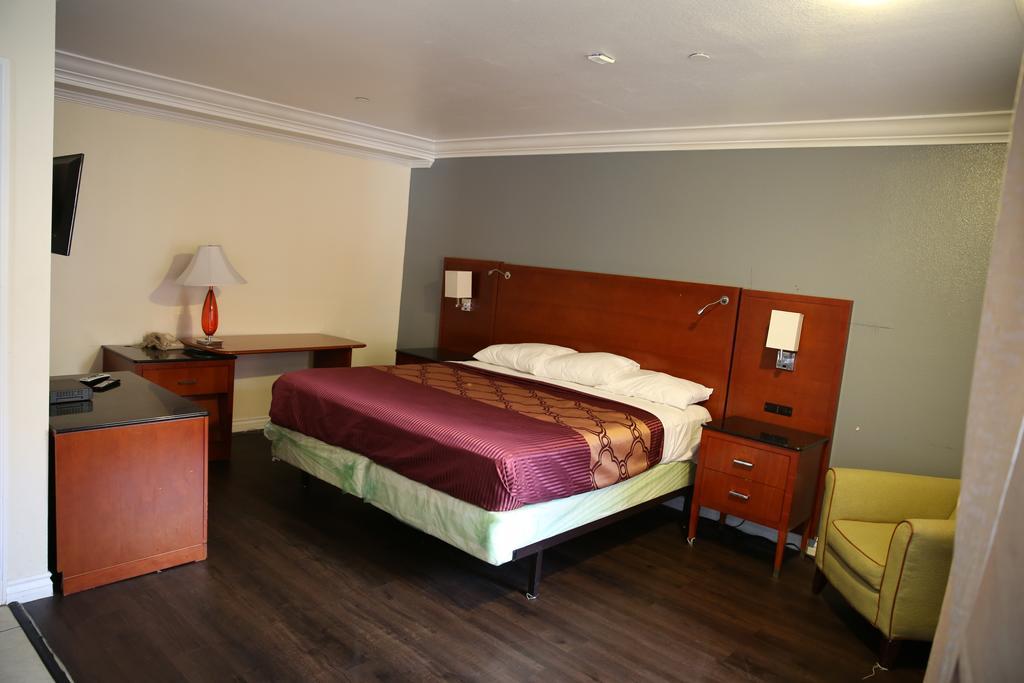 Chateau Inn & Suites ダウニー エクステリア 写真