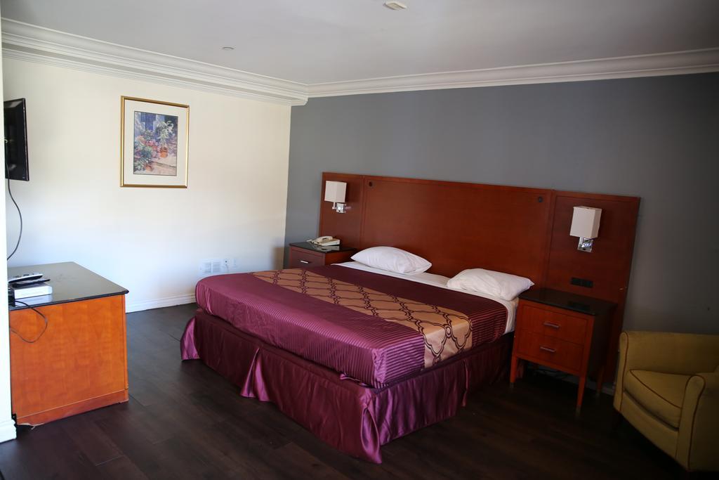 Chateau Inn & Suites ダウニー エクステリア 写真